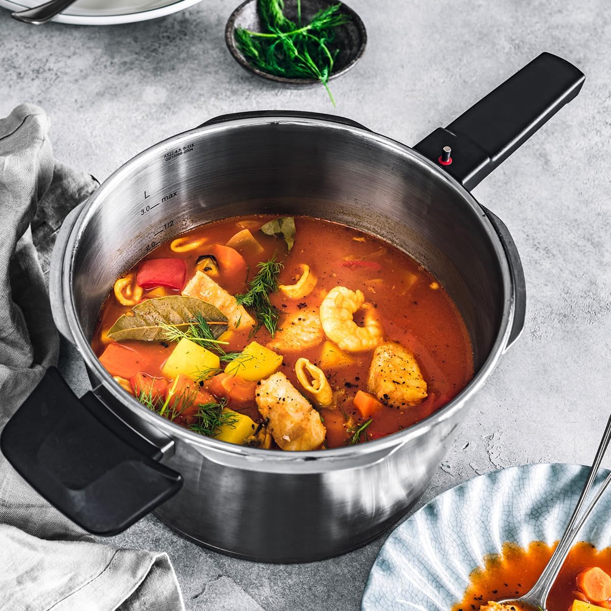 Fissler Vitaquick Premium Pressure Cooker Set, 8.5 Quart and Glass Lid