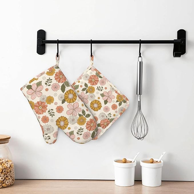 Retro 70s Style Flower Oven Mitts and Pot Holders Set of 4 Silicone Retro Boho Groovy Flower Kitchen Mitten Gloves and Non-Slip Potholders Set Heat Resistant Oven Gloves Hot Holders for BBQ