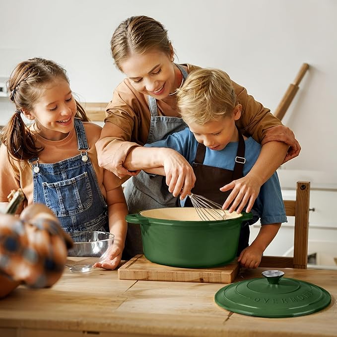 Overmont Enameled Cast Iron Dutch Oven - 5.5QT Pot with Lid Cookbook & Cotton Potholders - Heavy-Duty Cookware for Braising, Stews, Roasting, Bread Baking Glossy Green