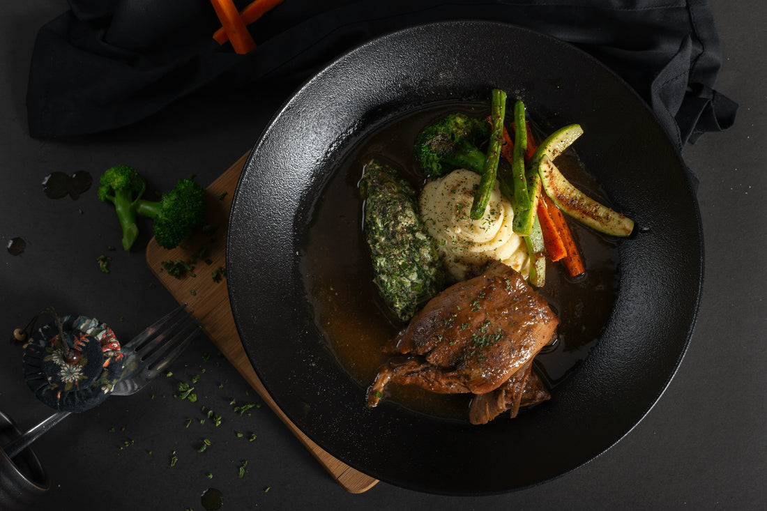 Gourmet at Home: Professional Cooking Techniques for Everyday Chefs