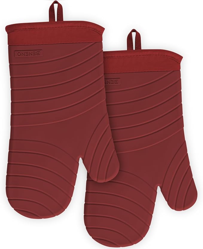 Beneno Premium Silicone Oven Mitts 2-Pack Heat Resistant 500°F, Soft Flexible Non-Slip Grips, BPA-Free & Waterproof Oven Mitts with Comfortable Cotton Lining for Baking, Grilling, Cooking, 7"x13", Red
