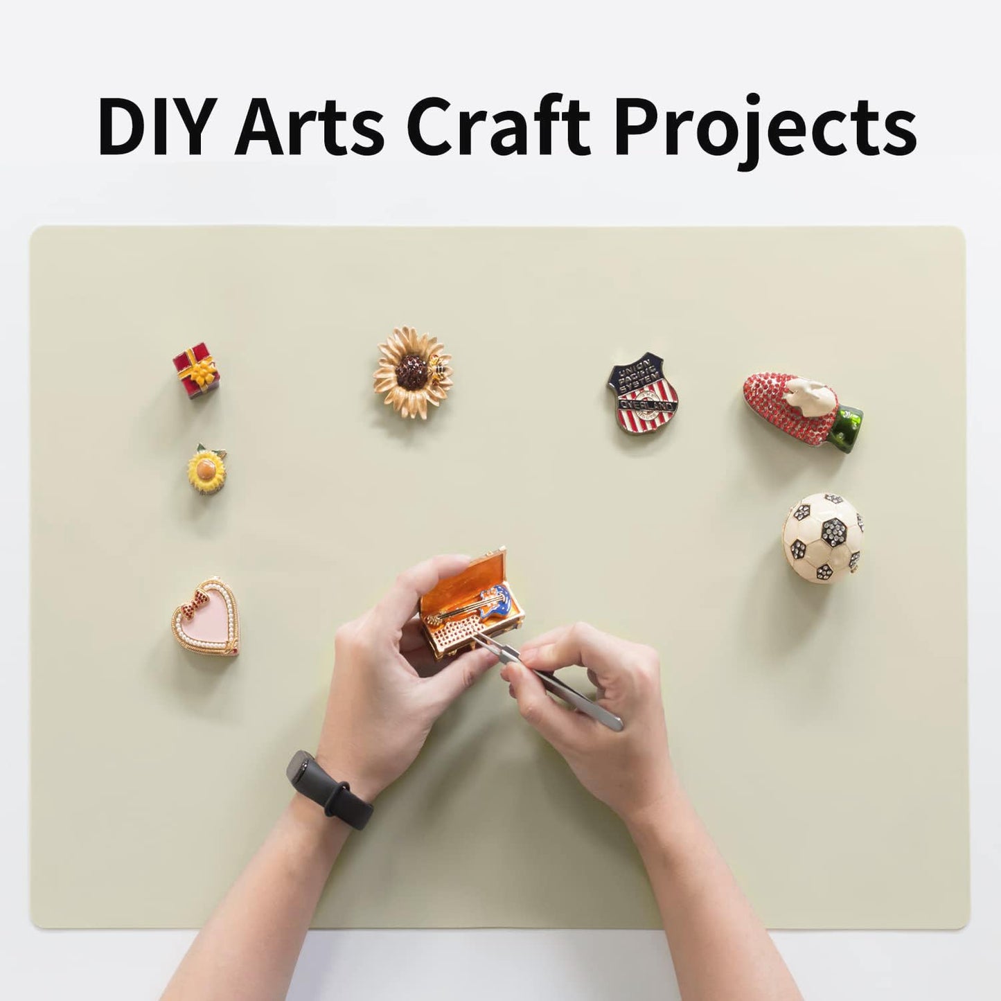 Extra Large Silicone Placemat, Food-Grade Flexible Silicone Mat Kids Non-Slip Dinner Placemat Waterproof Heat Insulation Countertop Protector Silicone Pastry Rolling Dough Mats 31.5x23.6'''Beige