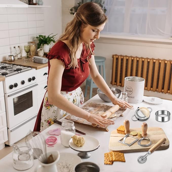 Ravioli Pasta Cutter Wheel Set of 5, Ravioli Makers with Roller Ravioli Stamp Cutter Set with Wooden Handle, Pasta Press Wheel Pasta Maker Tools For Pasta Making Dumplings, Pierogi (Silver)