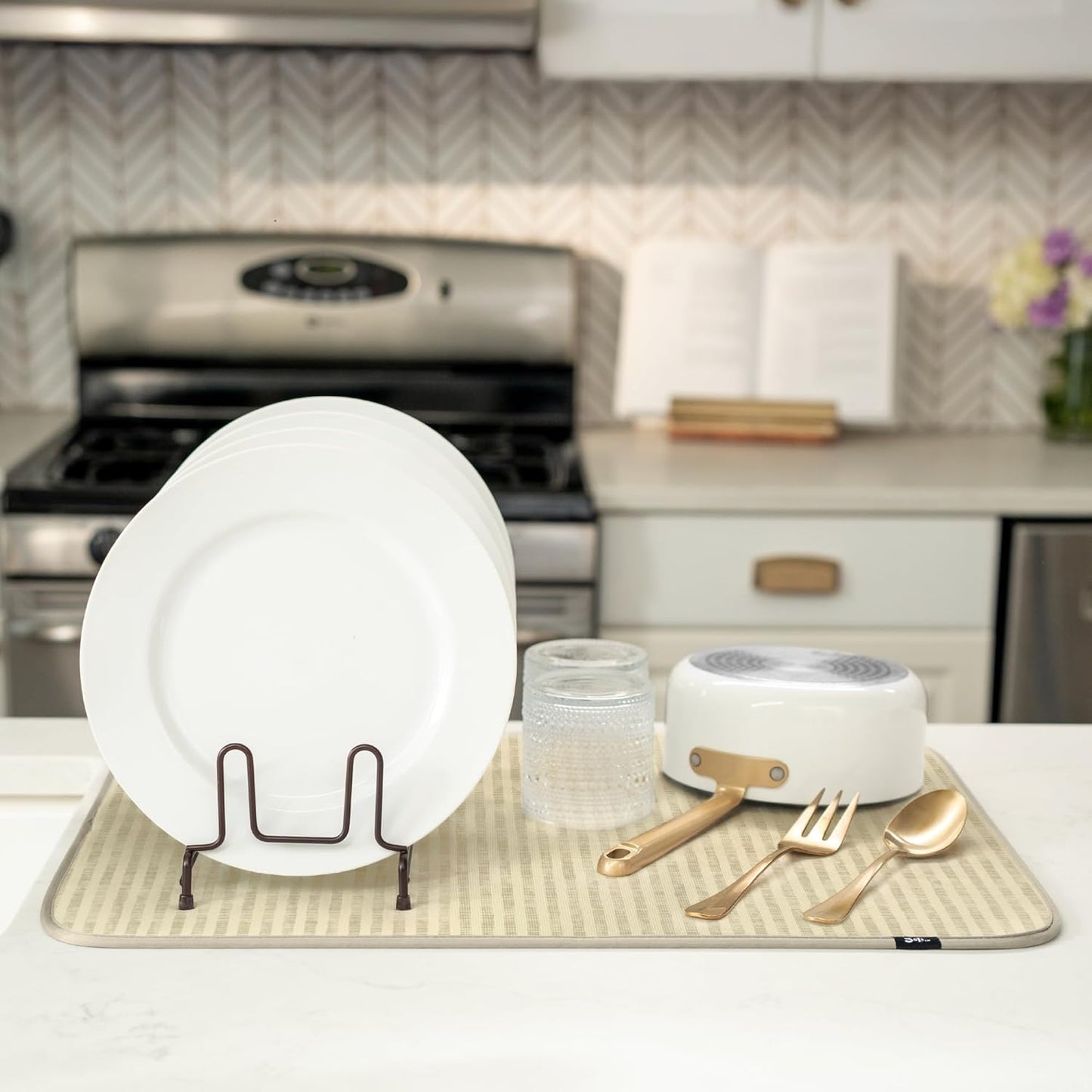 S&T INC. Dish Drying Mat XL, 18” x 24”, Absorbent Microfiber Kitchen Counter Mat, Dish Drying Pad for Dishes, Utensils, Pots and Pans, Extra Large, Cream Distressed Lines