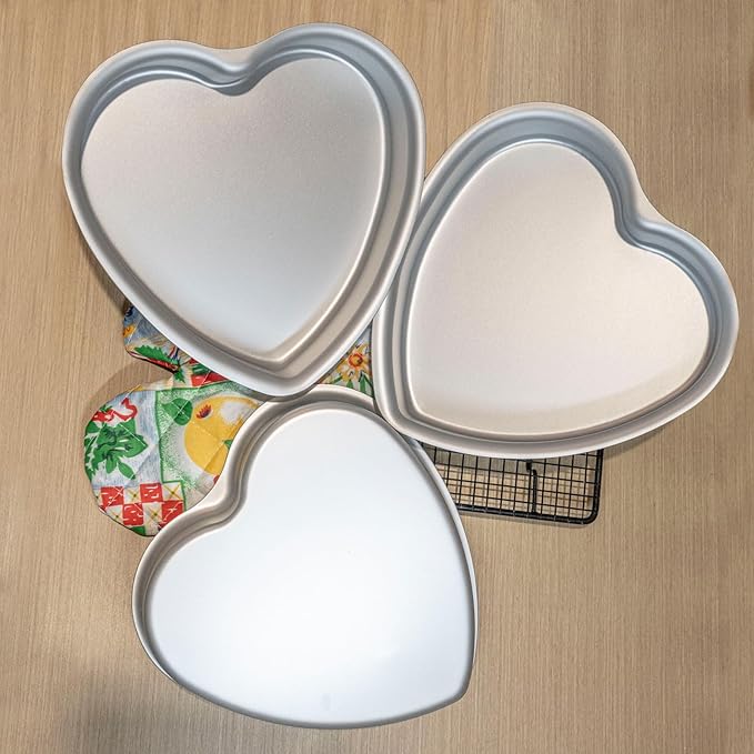 8×2 inch heart cake pans set of 3， Aluminum Cake Pan, For Birthday and Other Occasions