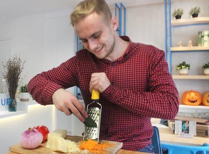 Hoki Found Cheese Shredder and Grater - Stainless Steel - Coarse Grater - Yellow