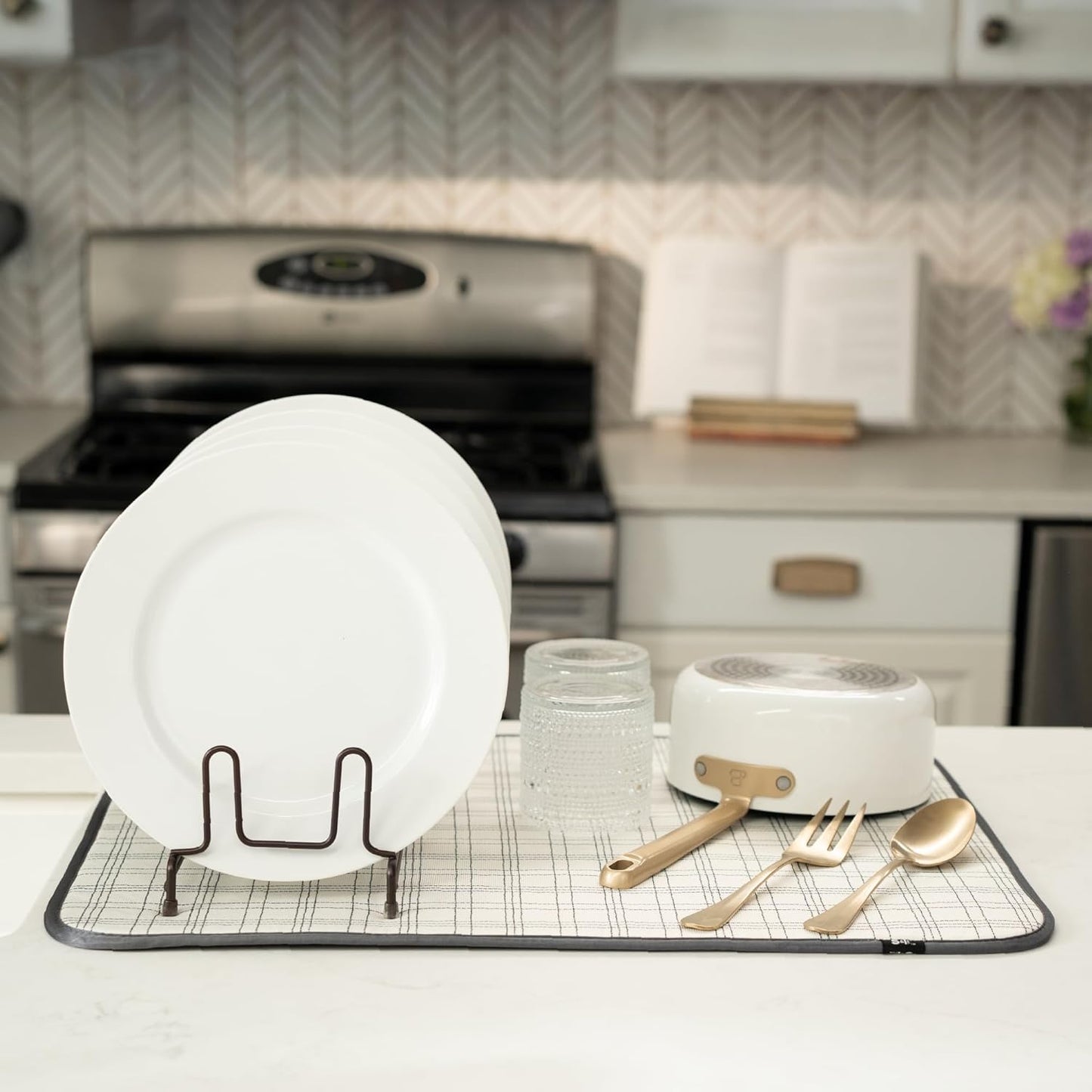 S&T INC. Dish Drying Mat XL, 18” x 24”, Absorbent Microfiber Kitchen Counter Mat, Dish Drying Pad for Dishes, Utensils, Pots and Pans, Extra Large, Stitched Plaid