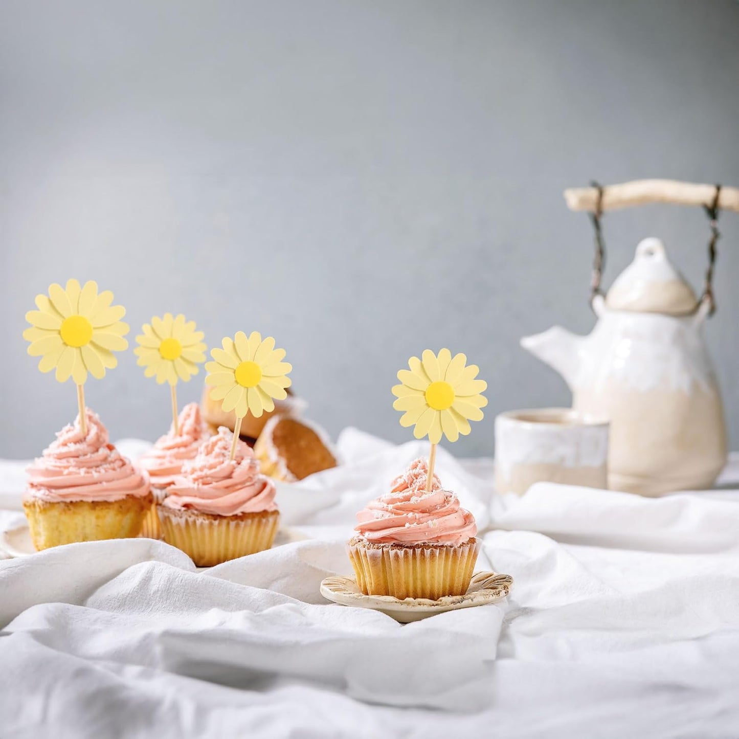24Pcs Daisy Cupcake Toppers Daisy Flower Party Picks Spring Daisy Toothpicks Chrysanthemum Food Picks Girls Baby Shower Birthday Wedding Party Decorations Yellow