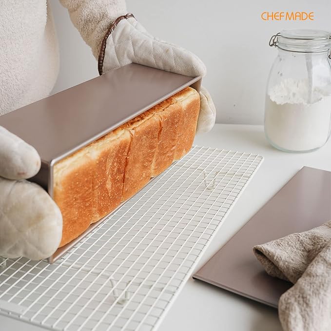 CHEFMADE Commercial Pullman Loaf Pan with Lid, 2.6Lb Dough Capacity Non-stick Rectangle Flat Toast Box for Oven Baking 5.2" x 15.2"x 4.9"(Champagne Gold)