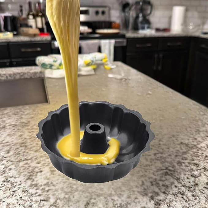 10-Inch Nonstick Fluted Cake Pan, Aluminized Carbon Steel Bundt Pan, Round Tube Mold for Baking, Heavy-Duty Bakeware for Bundt Cakes, Bavarois, Gelatin, and Desserts