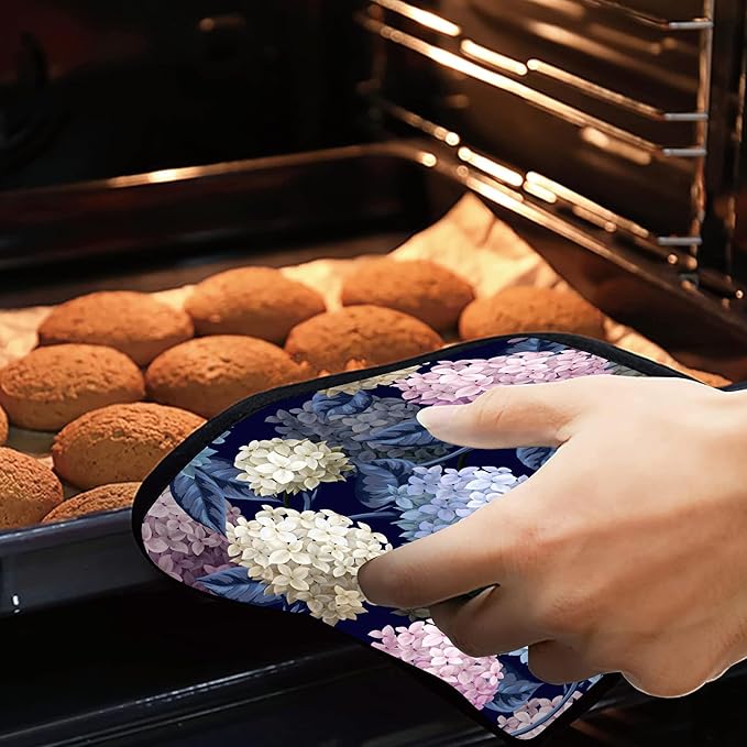 Hydrangeas in Wild Pot Holders Set of 2 Heat Resistant & Non Slip Potholders, Oven Hot Pads for Kitchen Cooking Baking Barbecue