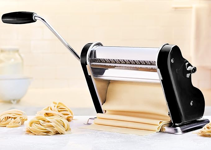 PASTALINDAClassic 200 Pasta Maker Machine, 20 cm Wide Rollers, 9 Thickness Positions, 2 Cutting Positions, Stainless Steel. Includes Reinforced Hand Crank And Two Clamps (Black)