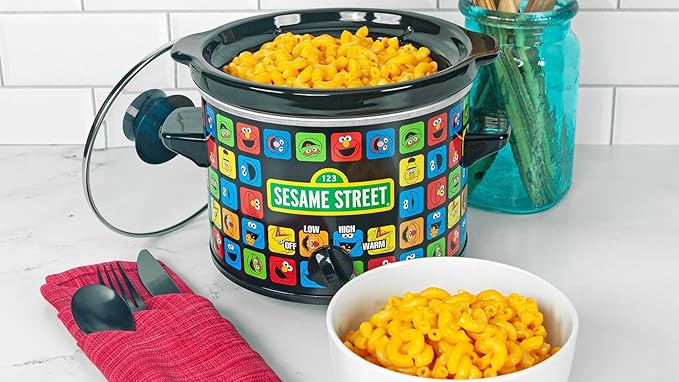 Uncanny Brands Sesame Street 2qt Slow Cooker - Cook With All Your Favorite Sesame Street Characters