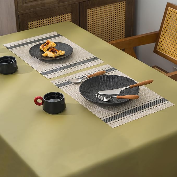 BACKTOEDEN Placemats Set of 6 Heat Resistant Washable Wipeable Placemat Woven Non-Slip Foldable Vinyl/Plastic Place Mats Indoor/Outdoor Mat Kitchen Dining Table Pad, Black Skyline