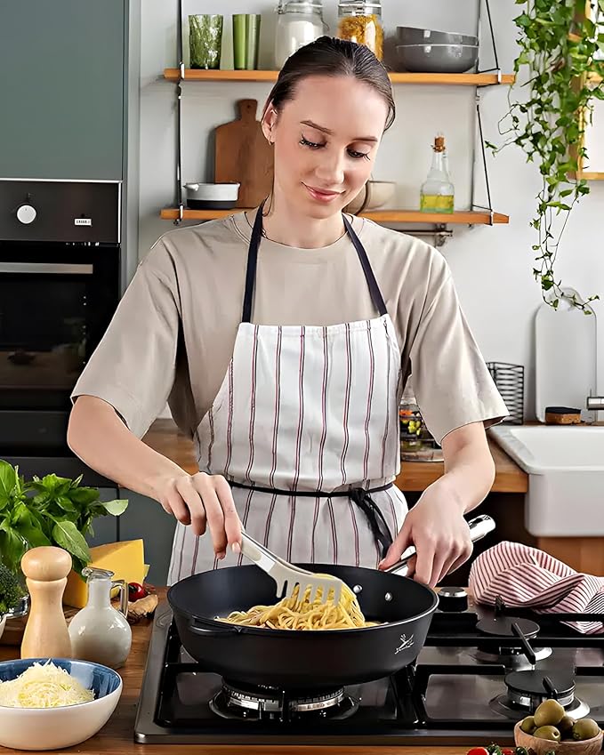 Spaghetti Spoon and Pasta Tong, Non-stick Silicone Spoon Server Fork with teeth and Stainless Steel Handle Spaghetti Tong, Food Clip for Spaghetti Noodle (KHAKI)