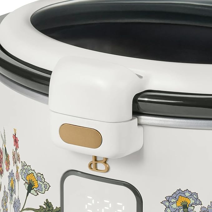 Beautiful 4-Qt Programmable Slow Cooker with Hinged Locking Lid & Touch Display – 3 Heat / 4 Timer Settings