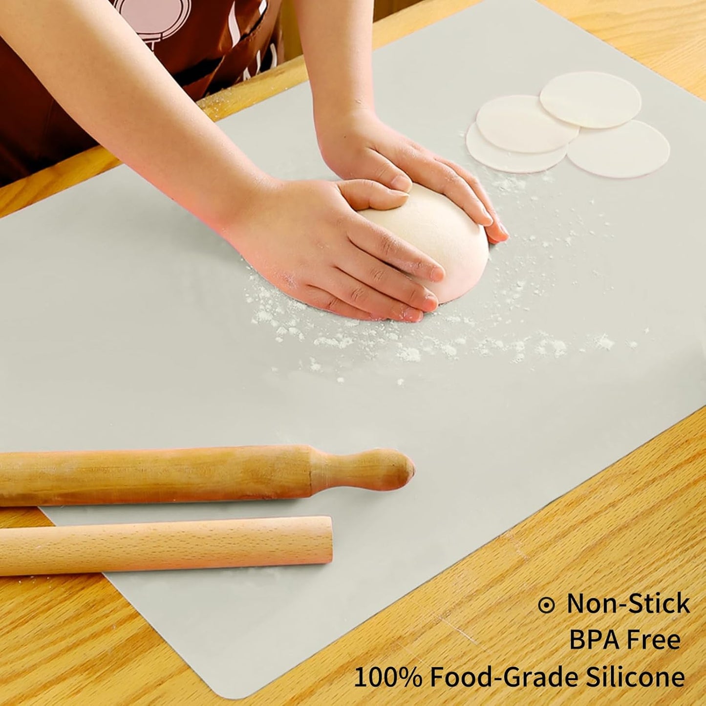 Extra Large Silicone Placemat, Food-Grade Flexible Silicone Mat Kids Non-Slip Dinner Placemat Waterproof Heat Insulation Countertop Protector Silicone Pastry Rolling Dough Mats 27.6 x 19.7''Beige