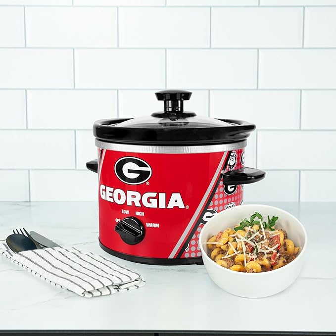 Uncanny Brands Georgia Bulldogs 2qt Slow Cooker - Small Kitchen Appliance