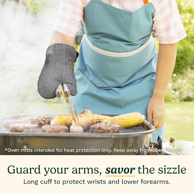 Cuisinart Heritage Kitchen Oven Mitts – Heat-Resistant Mitts for Oven with Non-Slip Neoprene Palm, Long Cuff, and Cotton Filling – Durable Oven Gloves for Cooking, Baking & Grilling (Black Chevron)