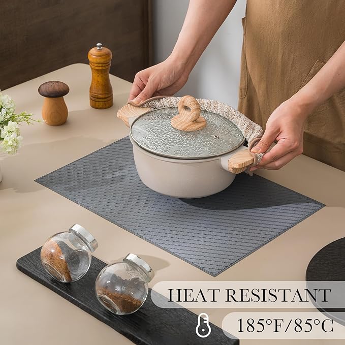 BACKTOEDEN Placemats Set of 6 Heat Resistant Washable Wipeable Placemat Woven Non-Slip Foldable Vinyl/Plastic Place Mats Indoor/Outdoor Mat Kitchen Dining Table Pad, Dark Gray Twill