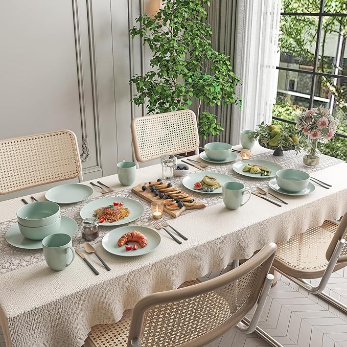 Yoshy 16-Piece Green Bone China Dinnerware with Lightweight Durable Chip Resistant Design Service for 4