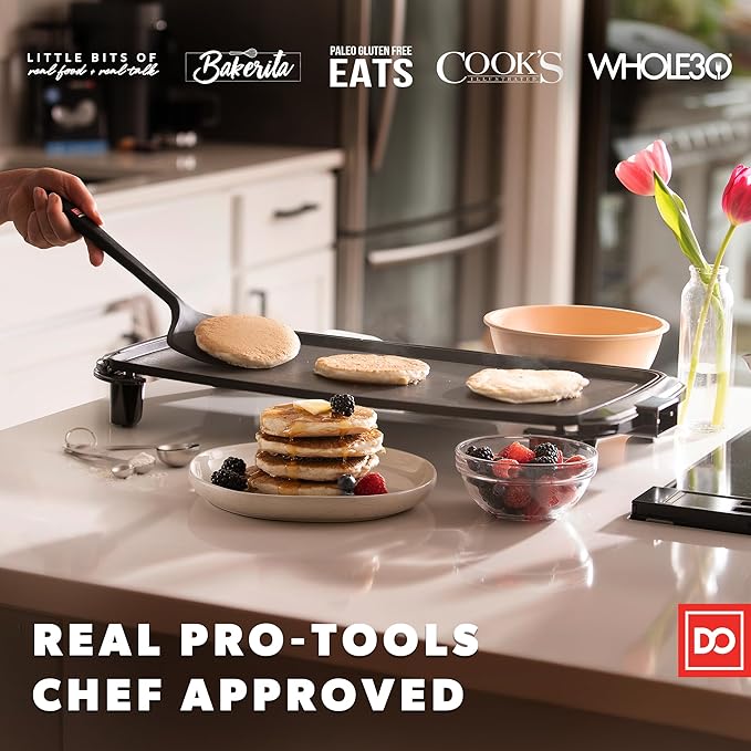 DI ORO Silicone Turner Spatula Set - Kitchen Spatulas for Nonstick Cookware - Cooking Utensils for Flipping Eggs & Pancakes - 600°F Heat-Resistant BPA Free Turners - Dishwasher Safe (4pc, Black)