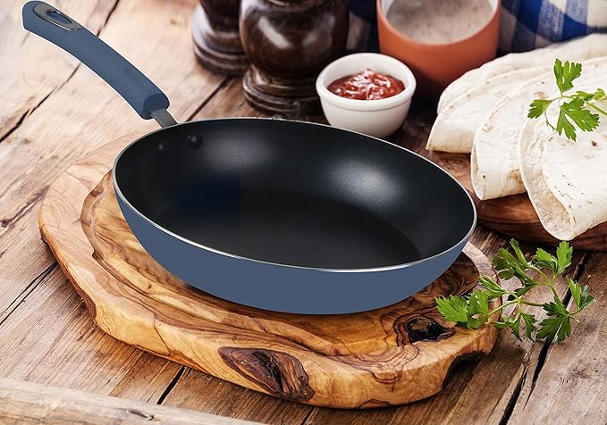 Utopia Kitchen Nonstick Cookware 3 Piece Set, Non-Stick Frying Pans with Induction Bottom, 8, 9.5 & 11 Inches Frying Pans with Bakelite Handles, PFOA Free, Midnight Blue & Black