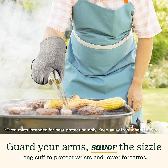Cuisinart Heritage Kitchen Oven Mitts – Heat-Resistant Mitts for Oven with Non-Slip Neoprene Palm, Long Cuff, and Cotton Filling – Durable Oven Gloves for Cooking, Baking & Grilling (Textured Gray)