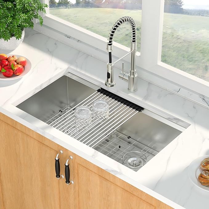 Mocoloo Double Bowl Kitchen Sinks - 60/40 Undermount Double Bowl 16 Gauge Low Divide Workstation 33 x 19 Inch Stainless Steel Kitchen Sink Handmade, 10'' Deep Basin