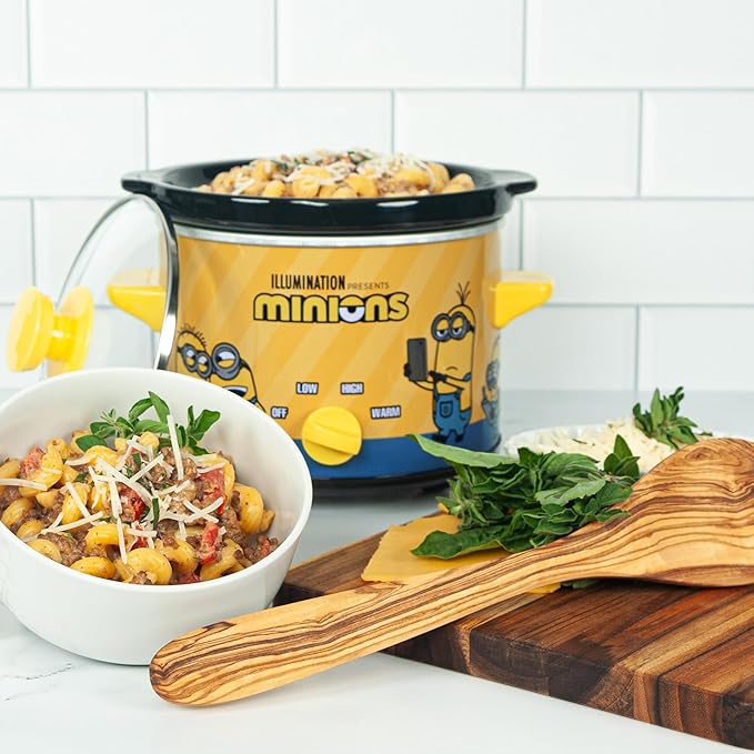 Uncanny Brands Despicable Me Minions 2qt Slow Cooker - Small Kitchen Appliance