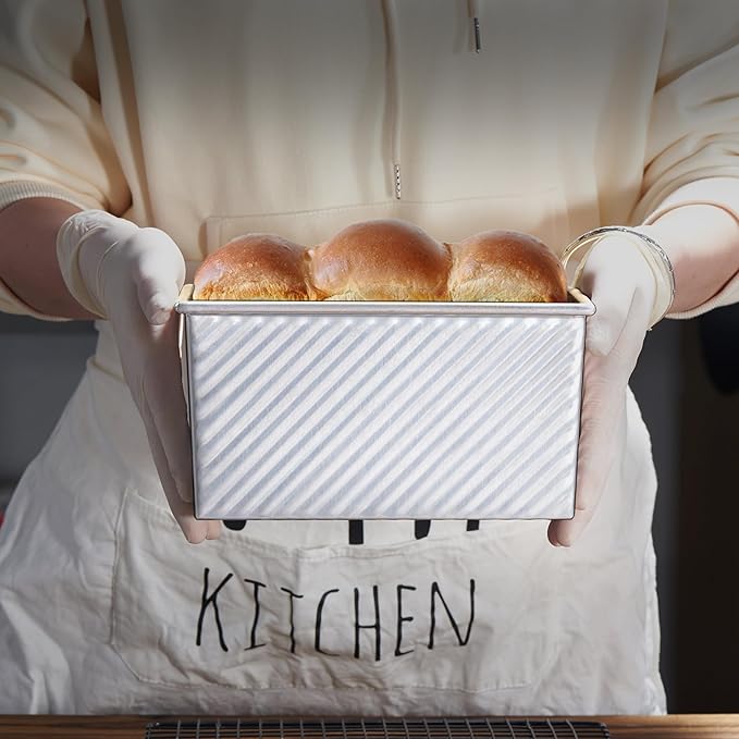 CURTA Commercial Pullman Loaf Pan with Lid 1 lb Dough Capacity Non-Stick Bakeware for Baking Bread, Corrugated Bread Bread loaf pan, Single Sided Silver 1pcs