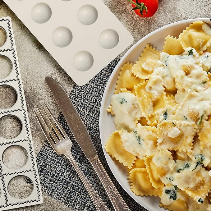 Gerrii 2 Sets Ravioli Mold Extra Large Ravioli Maker Press 12 Holes 1.5 Inch Round Russian Dumplings Making Kit Square Double Dumplings Cutter Pastry Wheel Cutter Pasta Tools for Kitchen