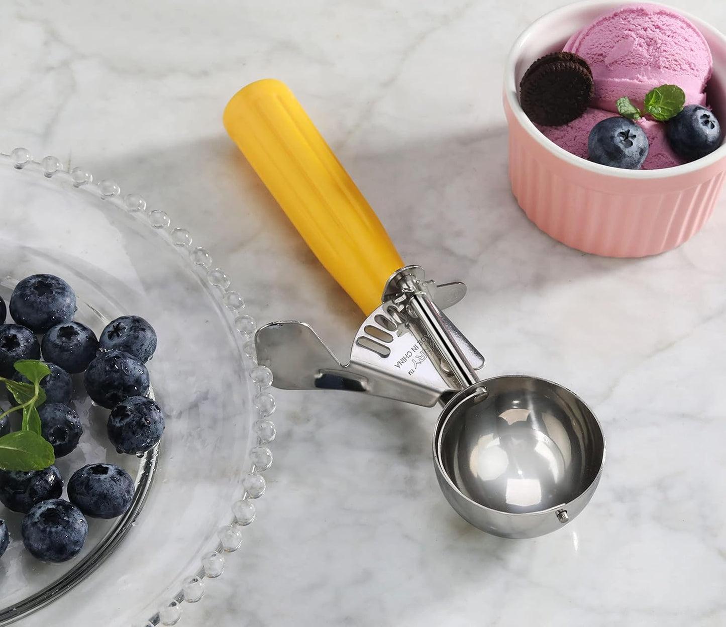 New Star Foodservice 537713 Commercial-Grade Thumb Press Food Disher/Ice Cream Scoop, 18/8 Stainless Steel, 2 oz, Size 20, Orange