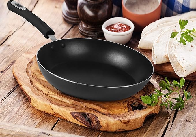 Utopia Kitchen Nonstick Cookware 3 Piece Set, Nonstick Frying Pans with Induction Bottom, 8, 9.5 & 11 Inches Frying Pans with Bakelite Handles, PFOA Free, Black