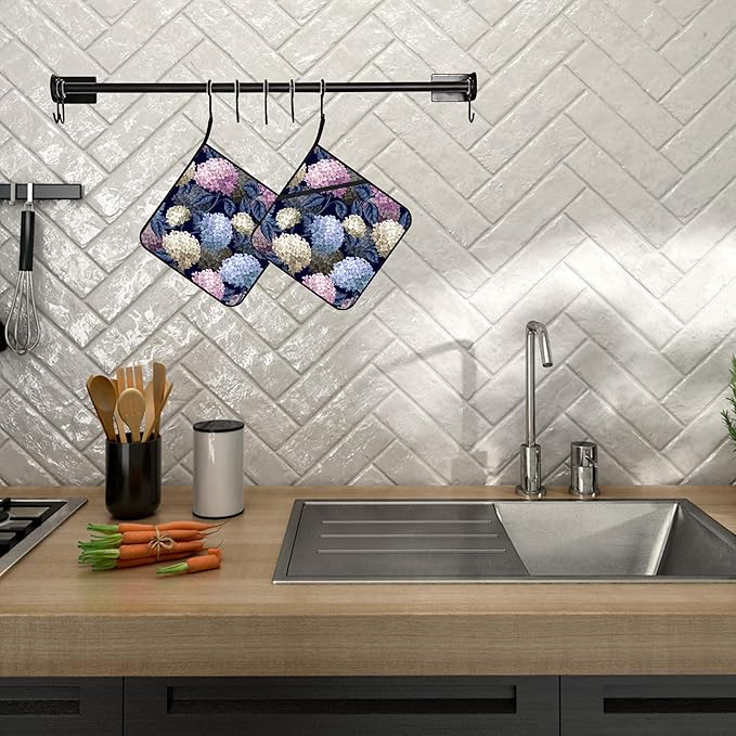 Hydrangeas in Wild Pot Holders Set of 2 Heat Resistant & Non Slip Potholders, Oven Hot Pads for Kitchen Cooking Baking Barbecue