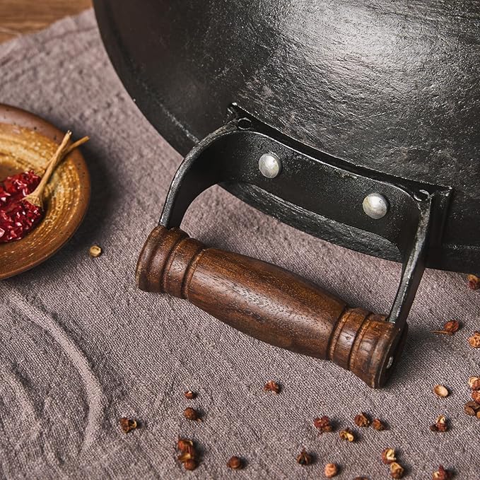 WANGYUANJI 14.17-Inch Cast Iron Chinese Wok with Round Bottom & Glass Lid - Traditional Chinese Wok for Gas Stove and Open Flame Cooking