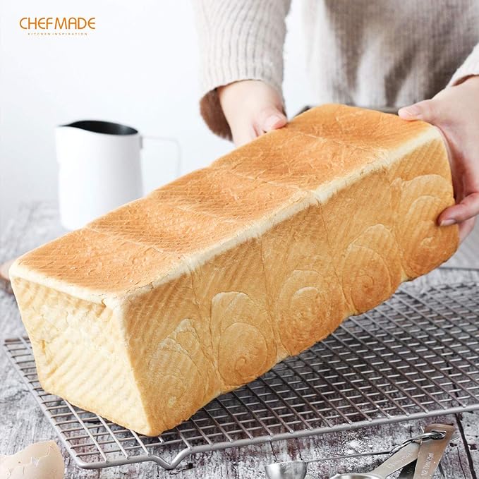 CHEFMADE Commercial Pullman Loaf Pan with Lid, 2.2Lb Dough Capacity Non-Stick Rectangle Corrugated Carbon Steel Bread Toast Mold with Cover for Baking Bread (Champagne Gold)
