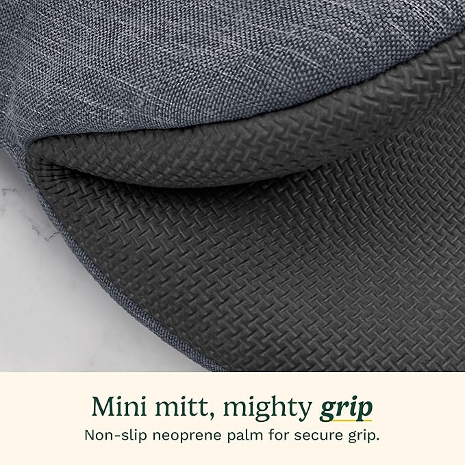 Cuisinart Mini Oven Mitts – 5.5” x 7” Heat-Resistant Kitchen Mitts for Oven with Non-Slip Neoprene Palm, Cotton Filling, and Fabric Loop – Durable Oven Mitt Set for Cooking & Baking (Charcoal)