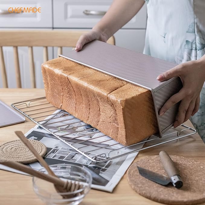 CHEFMADE Commercial Pullman Loaf Pan with Lid, 2.6Lb Dough Capacity Non-stick Rectangle Corrugated Toast Box for Oven Baking 5.2" x 15.2"x 4.9"(Champagne Gold)