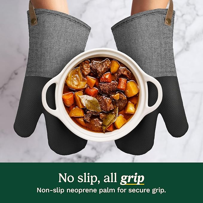 Cuisinart Heritage Kitchen Oven Mitts – Heat-Resistant Mitts for Oven with Non-Slip Neoprene Palm, Long Cuff, and Cotton Filling – Durable Oven Gloves for Cooking, Baking & Grilling (Black Chevron)