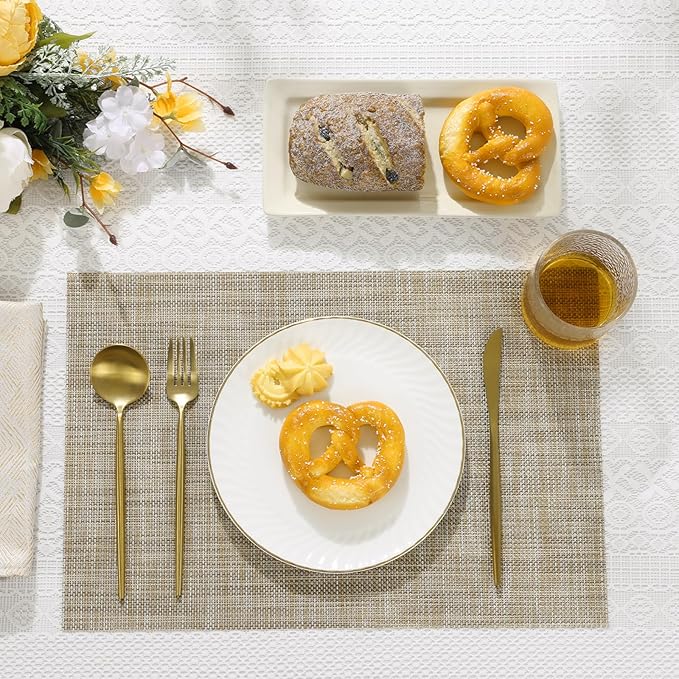 SHACOS Easy Clean Placemats Set of 4 Woven Vinyl Reversible Plastic Place Mats Heat Resistant Stain Resistant Dining Table Mats Indoor Outdoor Table Decor, Beige