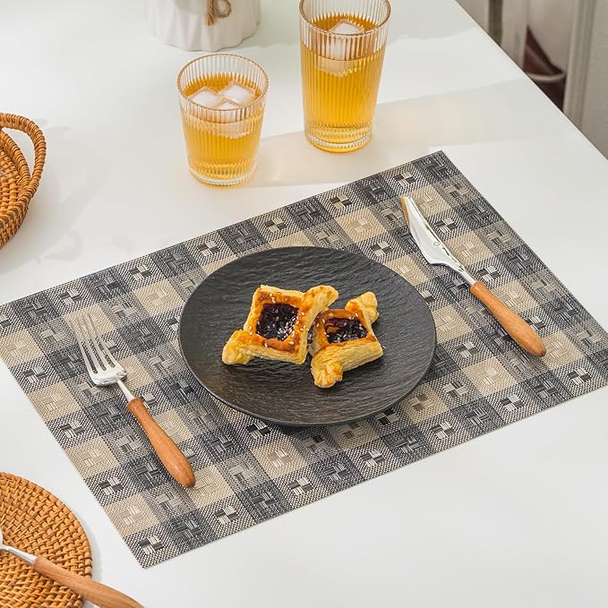 BACKTOEDEN Placemats Set of 8 Heat Resistant Washable Wipeable Placemat Woven Non-Slip Foldable Vinyl/Plastic Place Mats Indoor/Outdoor Mat Kitchen Dining Table Pad, Black Checkered