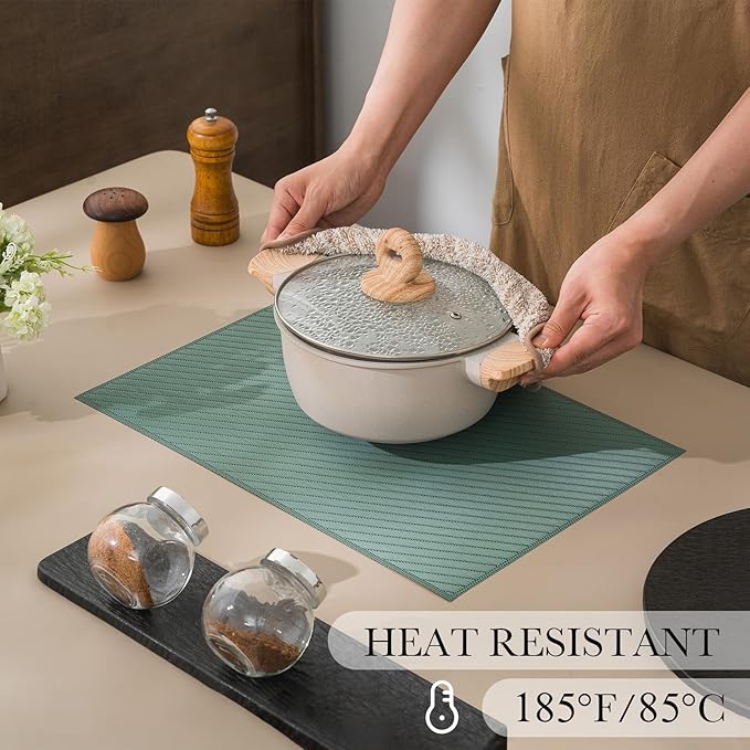 BACKTOEDEN Placemats Set of 6 Heat Resistant Washable Wipeable Placemat Woven Non-Slip Foldable Vinyl/Plastic Place Mats Indoor/Outdoor Mat Kitchen Dining Table Pad, Green Twill