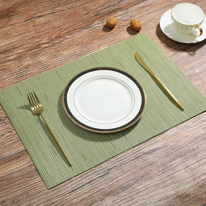 SHACOS Placemats Set of 4 Woven Vinyl Place Mats for Dining Table Wipe Clean Non Slip Table Mats (4, Olive Green)
