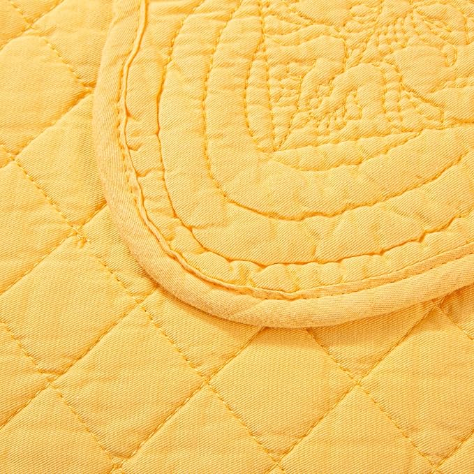 Quilted Placemats Set of 4 with Matching Cotton Napkins – 4 Piece Table Mats & 4 Cloth Napkins – 100% Cotton Table Linen Set for Everyday & Holiday Dining (4, Yellow)