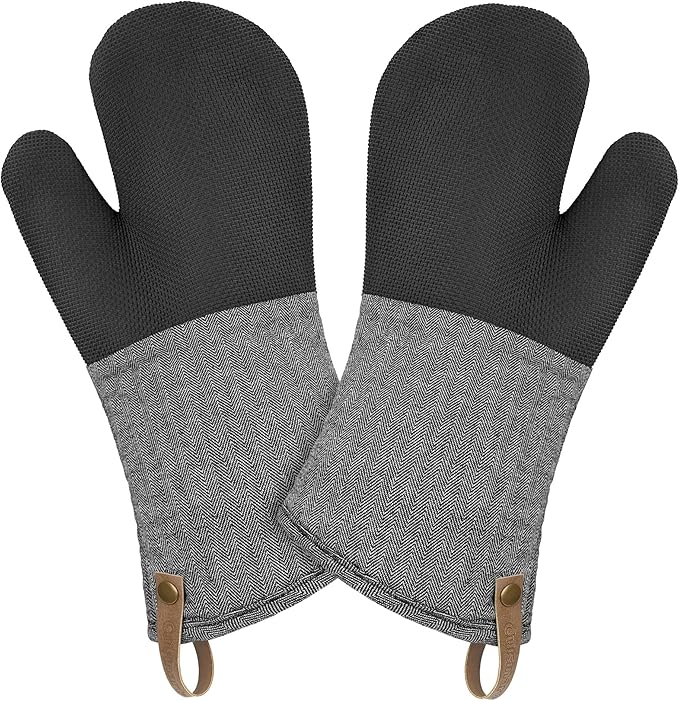 Cuisinart Heritage Kitchen Oven Mitts – Heat-Resistant Mitts for Oven with Non-Slip Neoprene Palm, Long Cuff, and Cotton Filling – Durable Oven Gloves for Cooking, Baking & Grilling (Black Chevron)