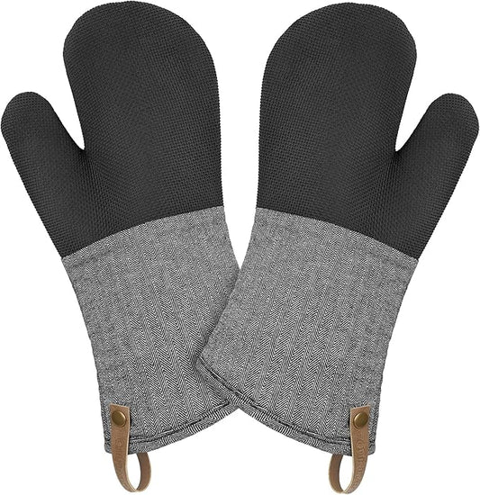 Cuisinart Heritage Kitchen Oven Mitts – Heat-Resistant Mitts for Oven with Non-Slip Neoprene Palm, Long Cuff, and Cotton Filling – Durable Oven Gloves for Cooking, Baking & Grilling (Black Chevron)