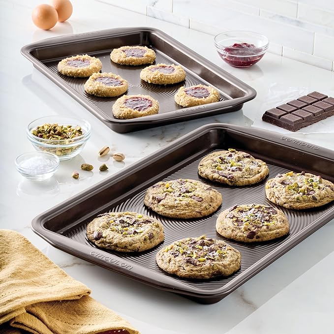 Circulon Nonstick Bakeware Set with Nonstick Cookie Sheets / Baking Sheets - 2 Piece, Chocolate Brown , Set (9" x 13" & 10" x 15")