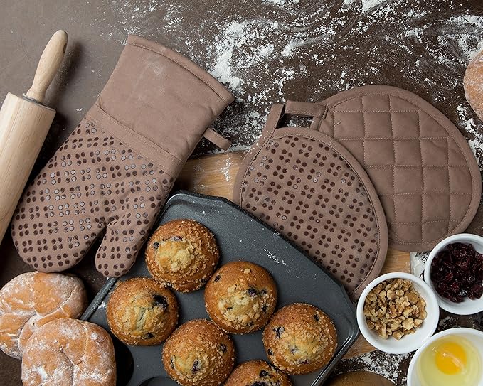 Sticky Toffee Oven Mitt and Pot Holder Set of 3 – Brown Non-Slip Silicone Kitchen Hot Pads and Mitts, 100% Cotton Shell, Oeko-Tex Cotton